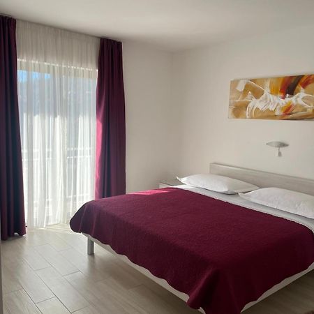 Apartman Tessa Вела Лука Екстериор снимка