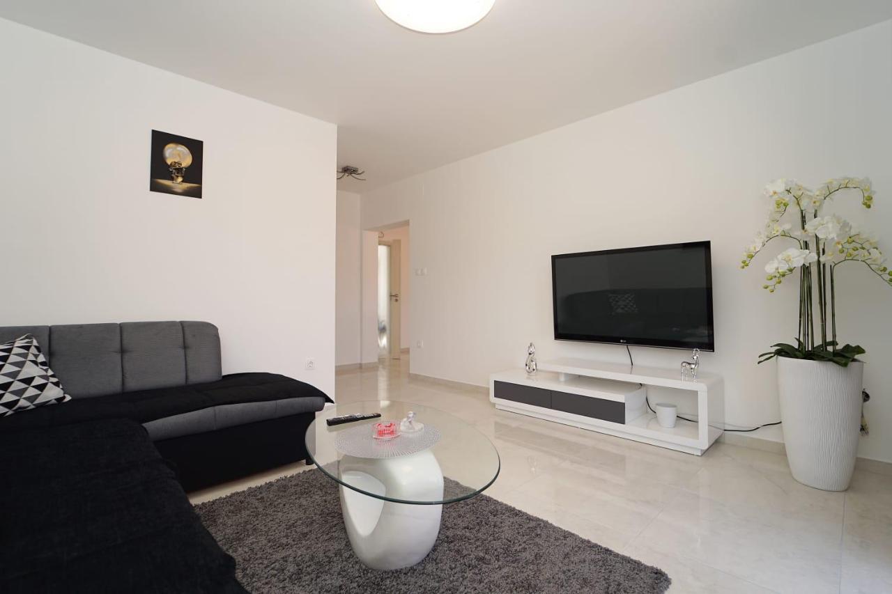 Apartman Tessa Вела Лука Екстериор снимка