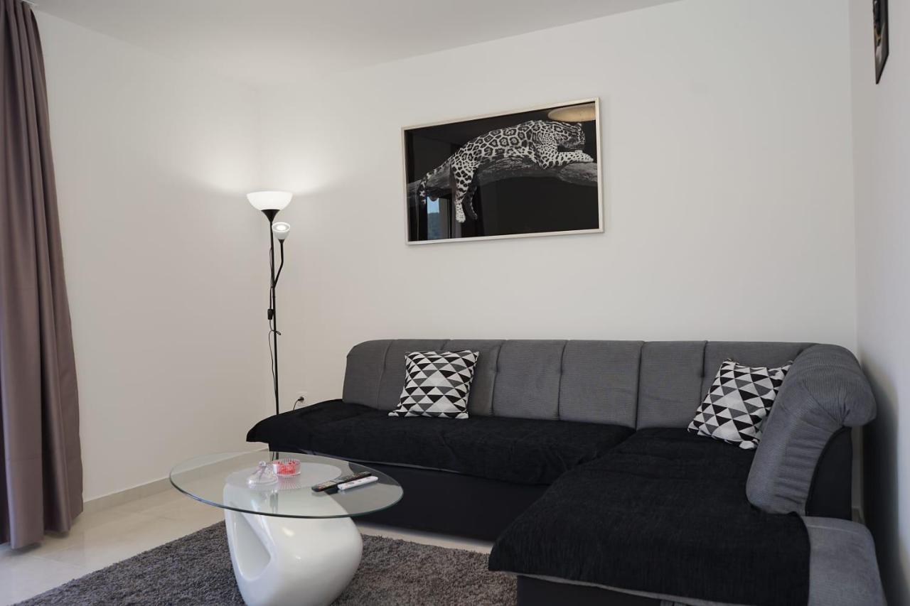Apartman Tessa Вела Лука Екстериор снимка