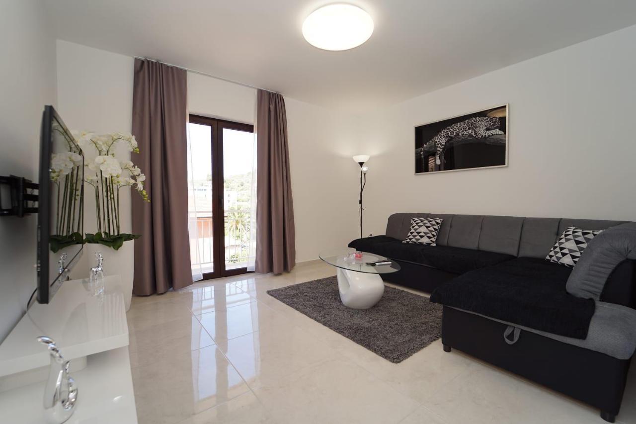 Apartman Tessa Вела Лука Екстериор снимка