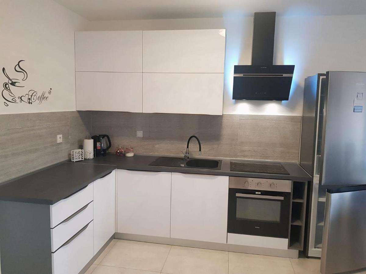 Apartman Tessa Вела Лука Екстериор снимка