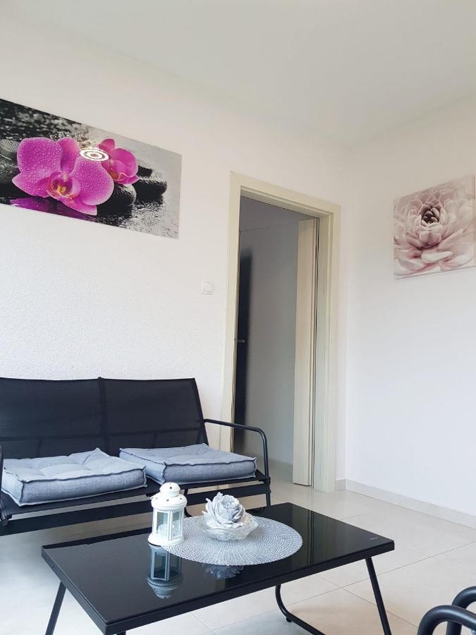 Apartman Tessa Вела Лука Екстериор снимка