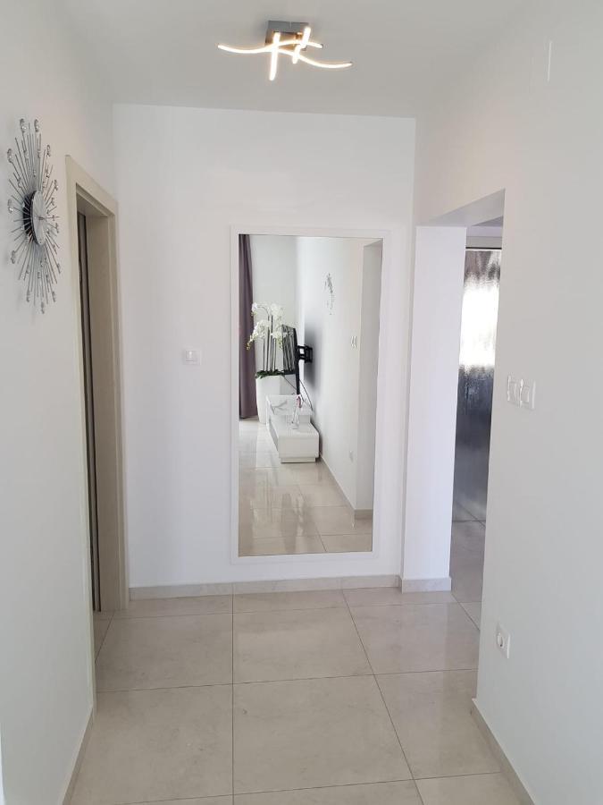 Apartman Tessa Вела Лука Екстериор снимка