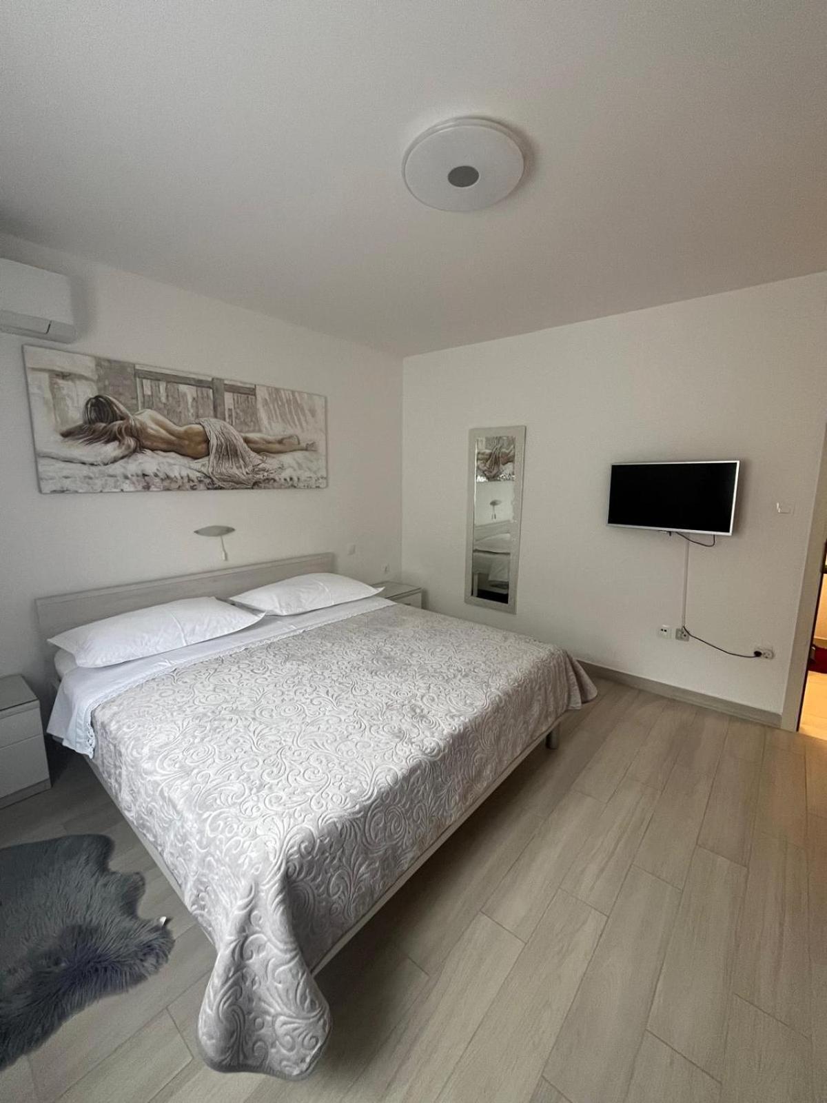 Apartman Tessa Вела Лука Екстериор снимка