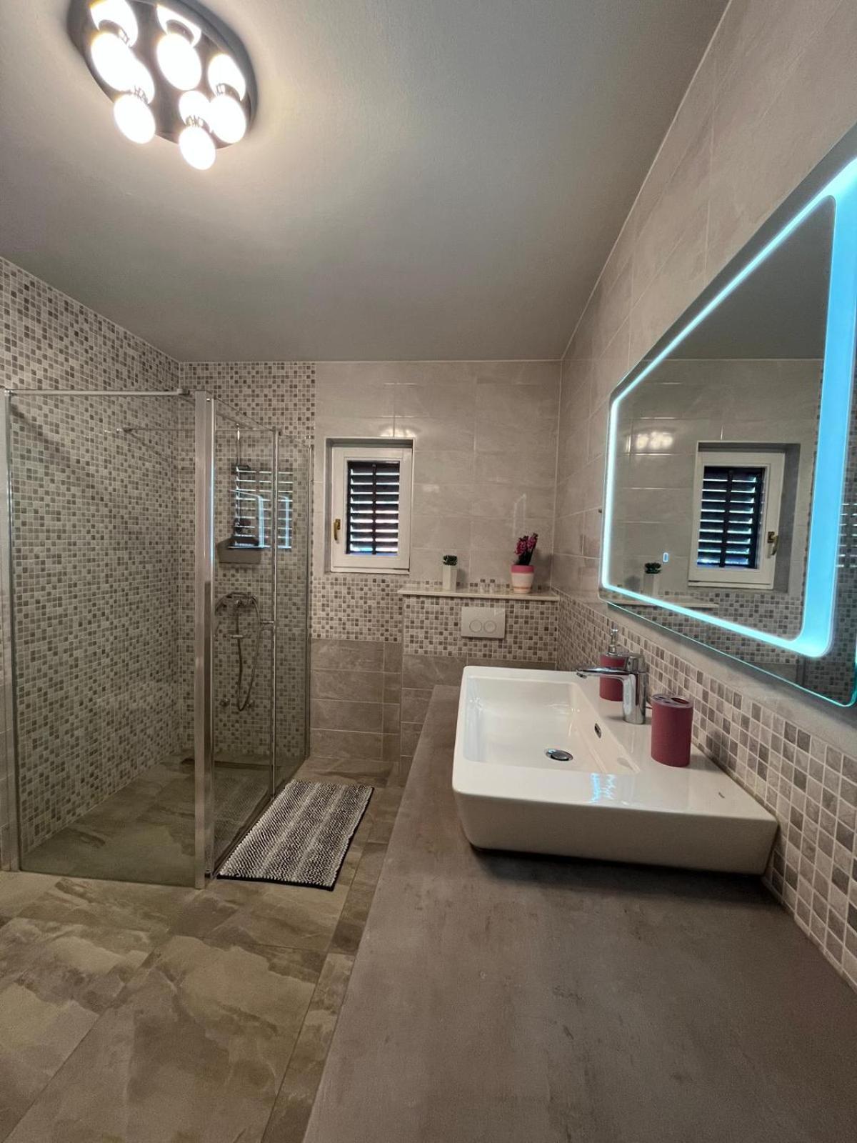 Apartman Tessa Вела Лука Екстериор снимка